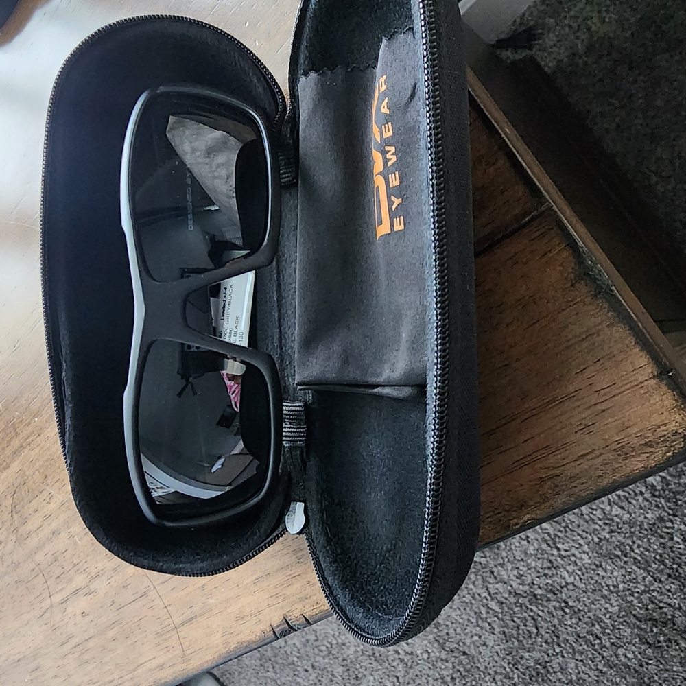Black DW Eyewear Sunglasses with Case